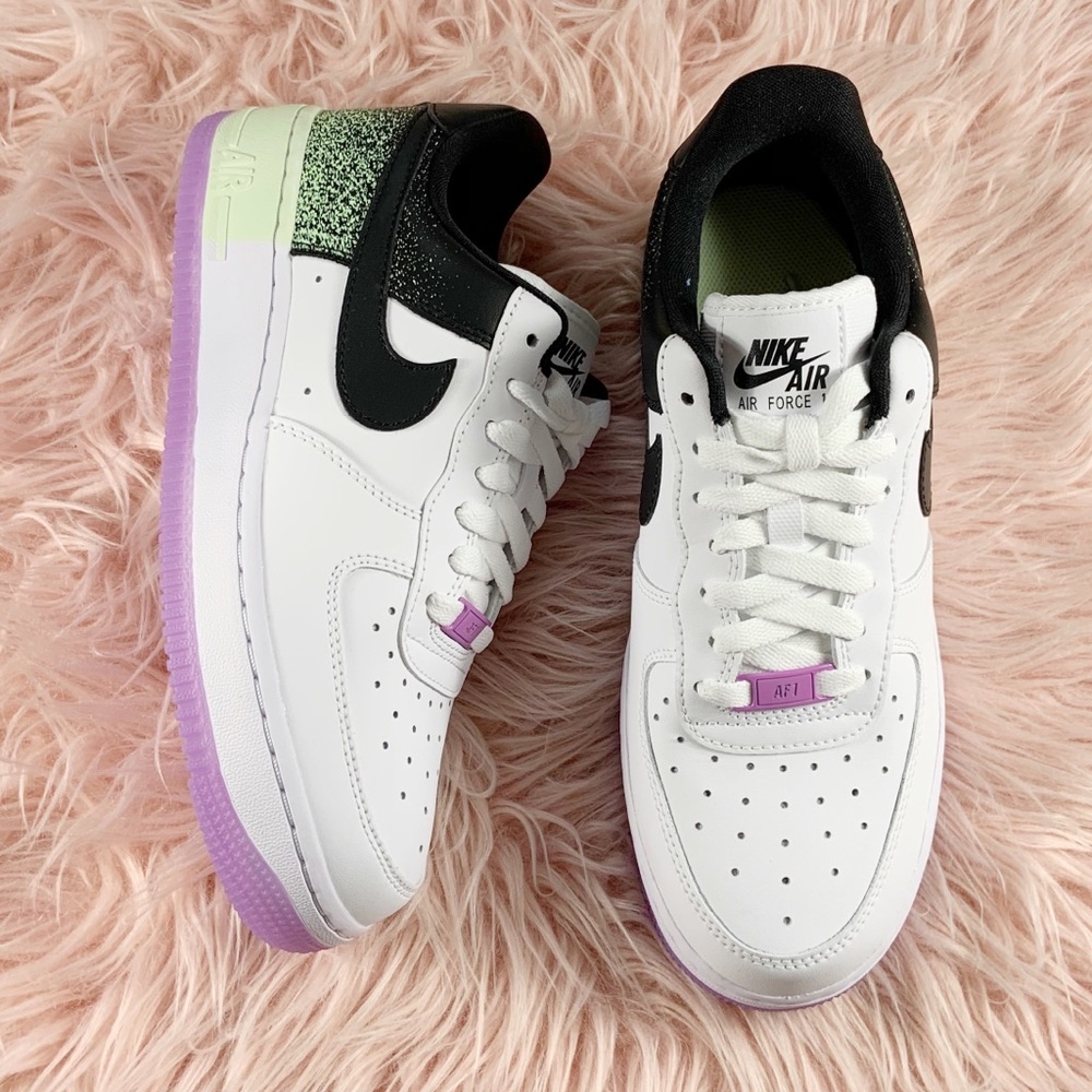 New Nike Women’s Air Force 1 Sneakers - Picture 3 of 7